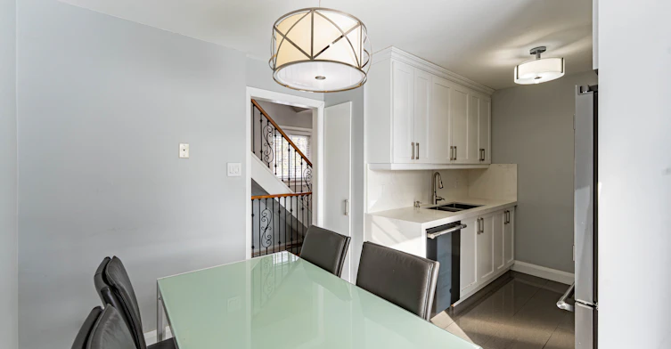 25 Hun Crescent, Toronto, ON, M9V 4G3 - 9