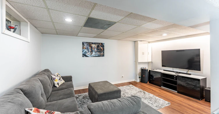 25 Hun Crescent, Toronto, ON, M9V 4G3 - 39
