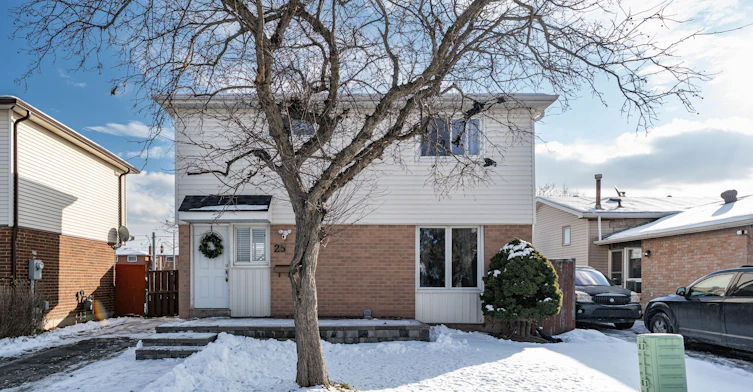 25 Hun Crescent, Toronto, ON, M9V 4G3