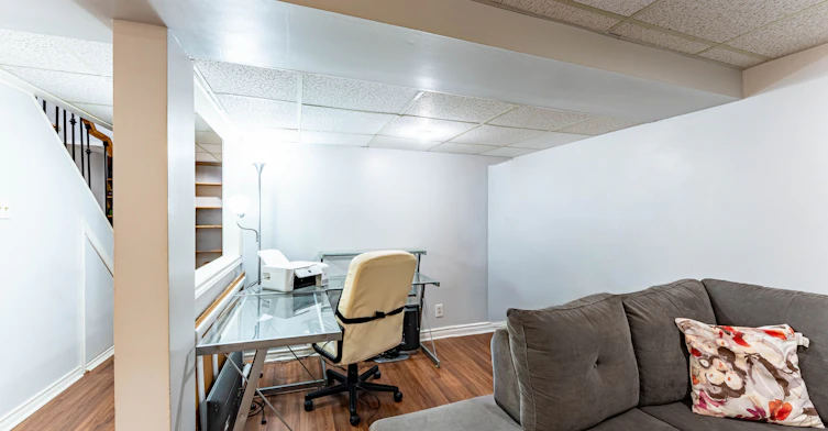 25 Hun Crescent, Toronto, ON, M9V 4G3 - 42