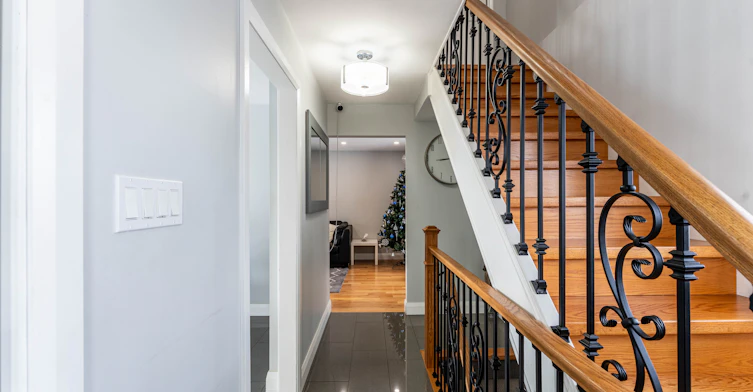 25 Hun Crescent, Toronto, ON, M9V 4G3 - 5