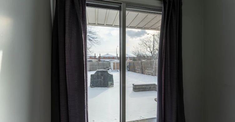 25 Hun Crescent, Toronto, ON, M9V 4G3 - 16