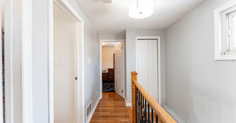 25 Hun Crescent, Toronto, ON, M9V 4G3 - 25