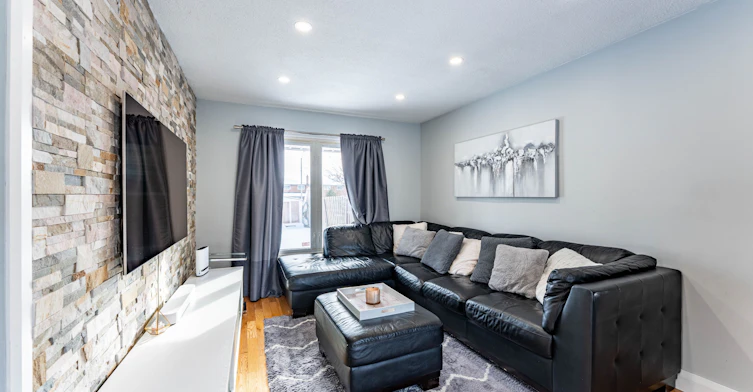 25 Hun Crescent, Toronto, ON, M9V 4G3 - 17