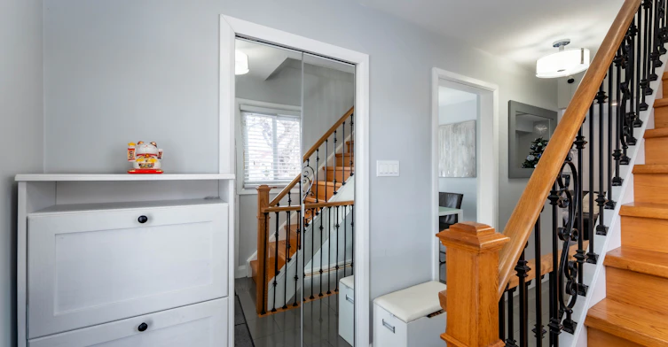 25 Hun Crescent, Toronto, ON, M9V 4G3 - 4