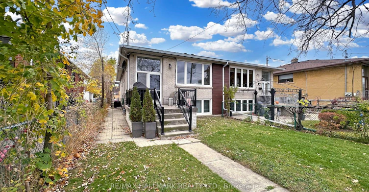 lower-3572 Dufferin Street, Toronto, ON, M3K 1N1 - 2