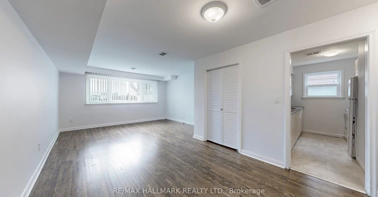 lower-3572 Dufferin Street, Toronto, ON, M3K 1N1 - 4