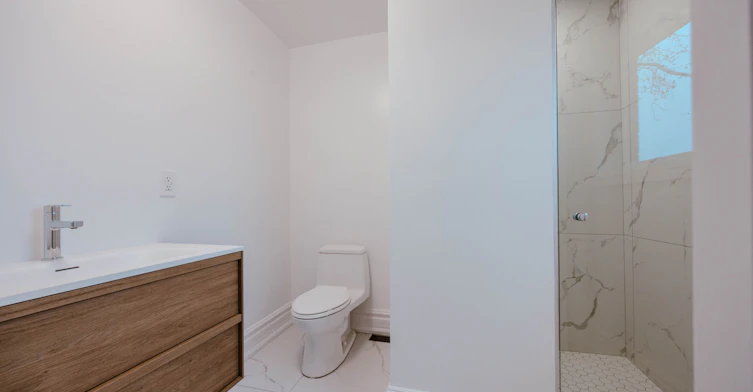 Upper1-83 Burr Avenue, Toronto, ON, M6L 1V3 - 3