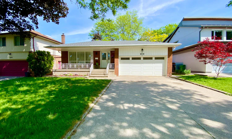 876 Hollowtree Crescent