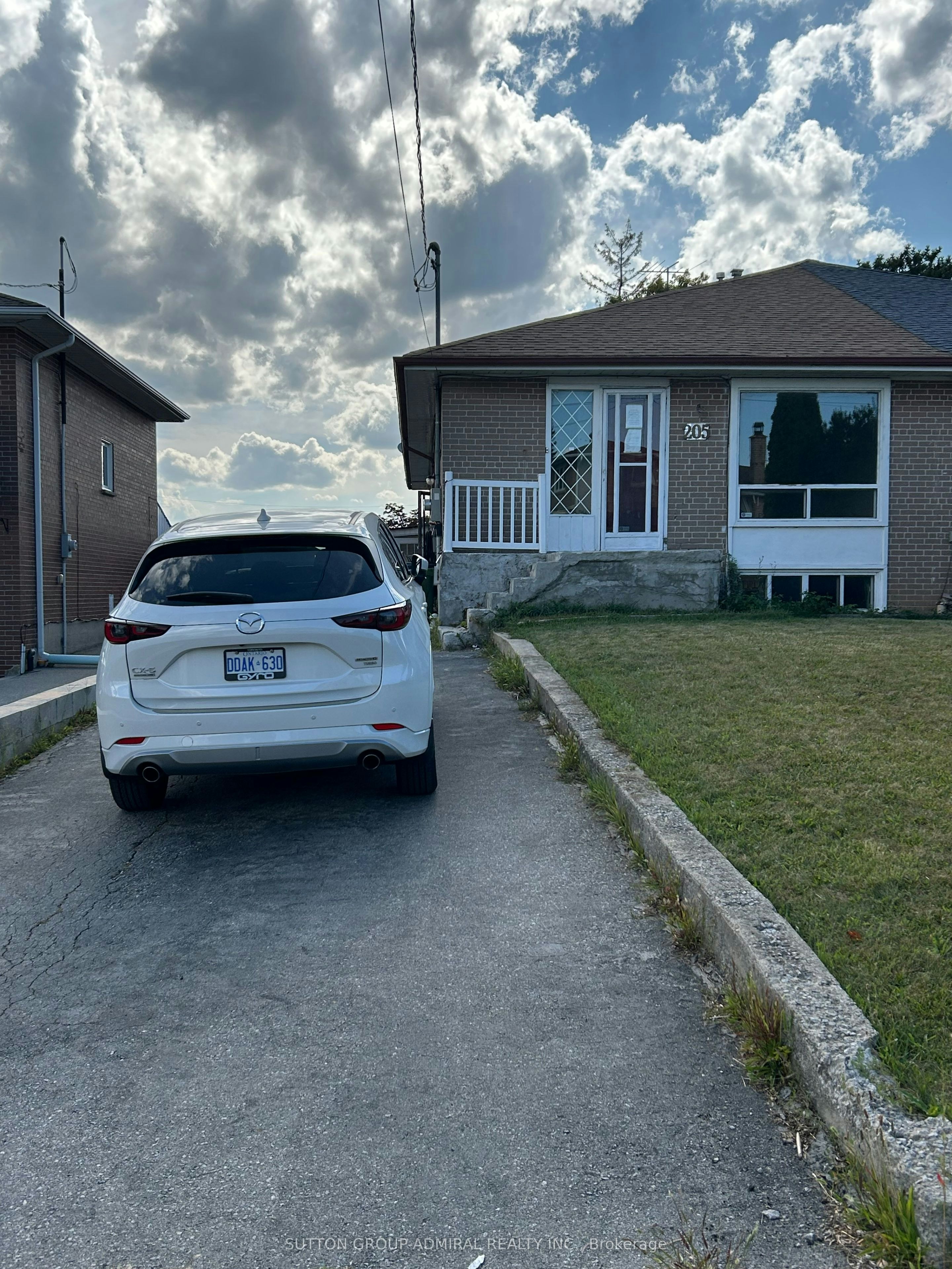 205 St Lucie Drive, Toronto, ON, M9M 1T4