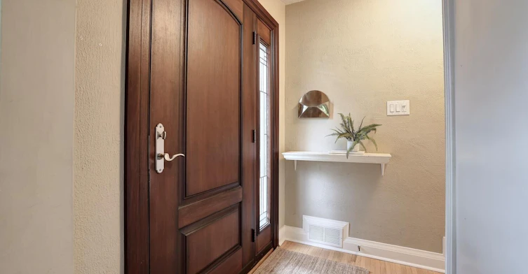 20 Elderidge Avenue, Toronto, ON, M8Y 2C5 - 2