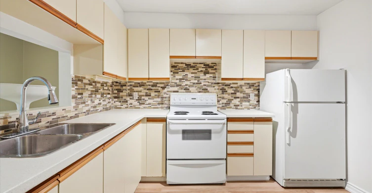207-3835 Lake Shore Boulevard, Toronto, ON, M8W 1R2 - 3