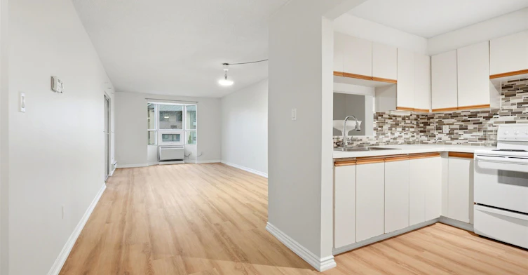 207-3835 Lake Shore Boulevard, Toronto, ON, M8W 1R2 - 2