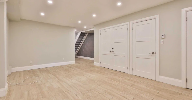 Main-8 Grafton Avenue, Toronto, ON, M6R 1C4 - 16
