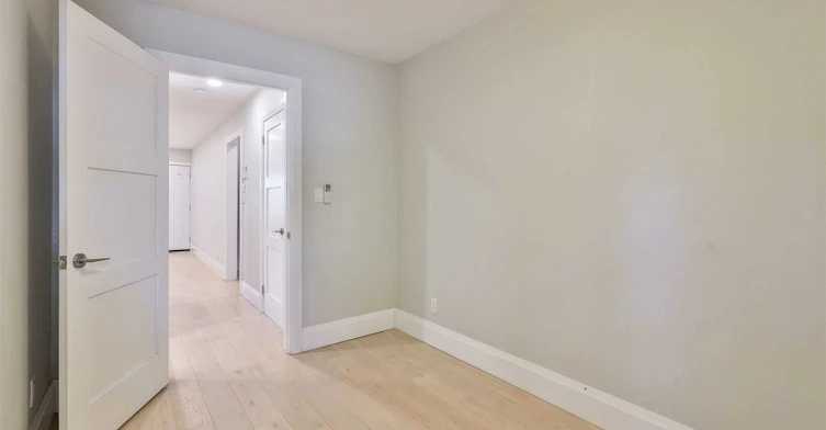 Main-8 Grafton Avenue, Toronto, ON, M6R 1C4 - 7
