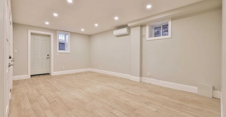 Main-8 Grafton Avenue, Toronto, ON, M6R 1C4 - 17
