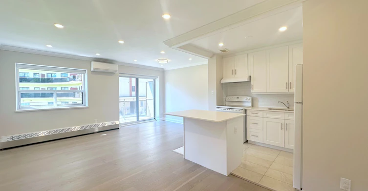 204-135 Allan Street, Oakville, ON, L6J 3N4 - 2