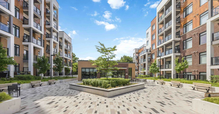 409-120 Canon Jackson Drive, Toronto, ON, M6M 0B8 - 25