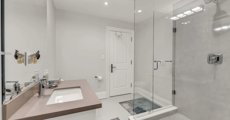606 Lakeshore Road W, Oakville, ON, L6K 1G5 - 24