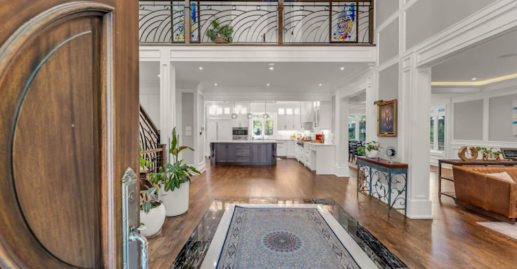 606 Lakeshore Road W, Oakville, ON, L6K 1G5 - 2