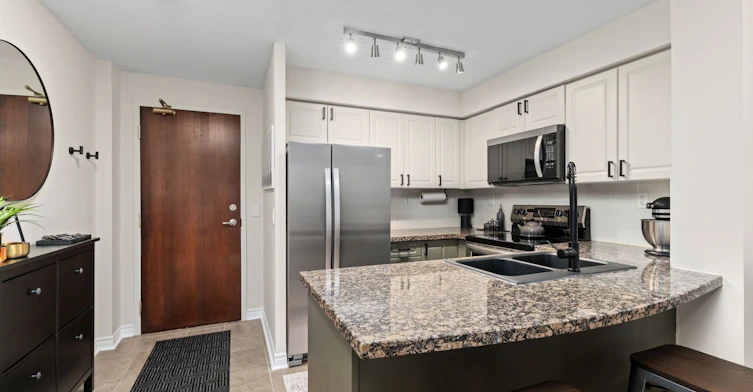 1605-5 Michael Power Place, Toronto, ON, M9A 0A3 - 3