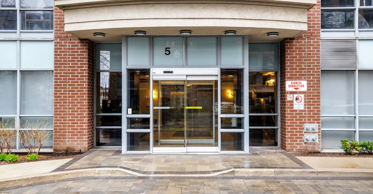 1605-5 Michael Power Place, Toronto, ON, M9A 0A3
