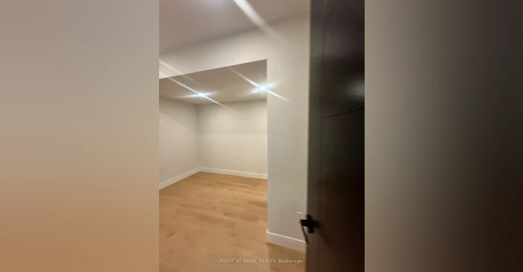 855 Tenth Street, Mississauga, ON, L5E 1S7