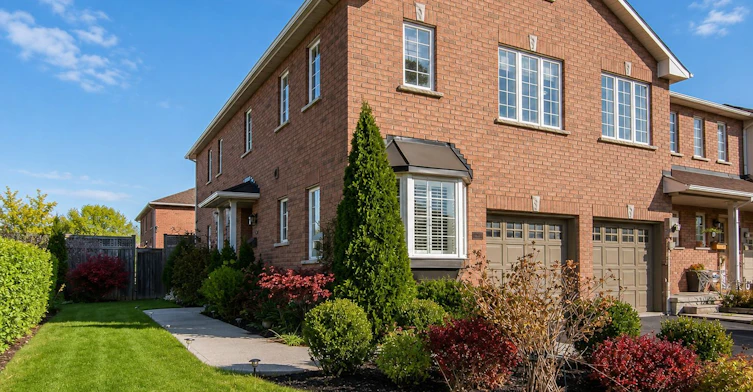 629 Angela Court, Burlington, ON, L7L 7A4