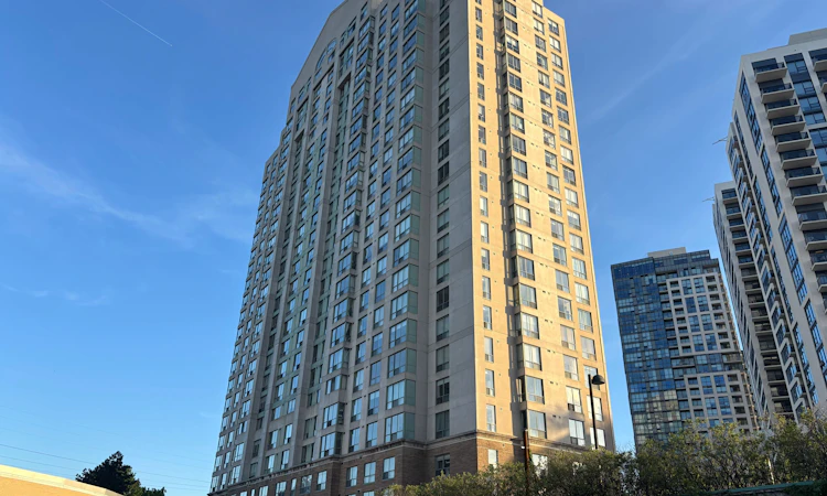 405-101 Subway Crescent