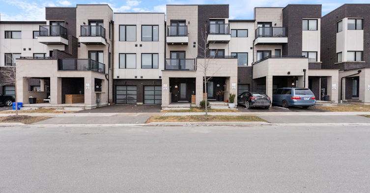 1393 Clarriage Court, Milton, ON, L9E 1L6