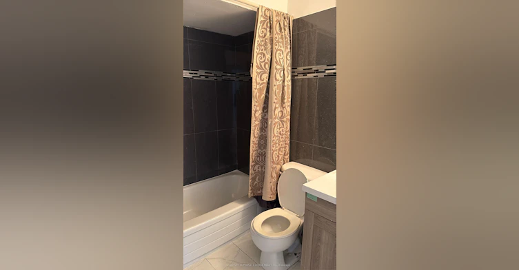 7 Moffatt Court, Toronto, ON, M9V 4E2 - 7