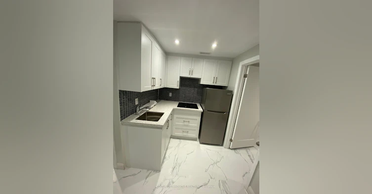 3366 Victory Crescent W, Mississauga, ON, L4T 1L9 - 8