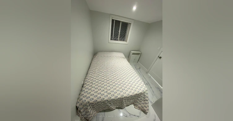 3366 Victory Crescent W, Mississauga, ON, L4T 1L9 - 2