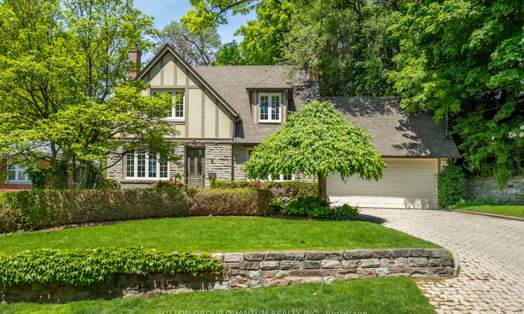 8 Riverside Crescent