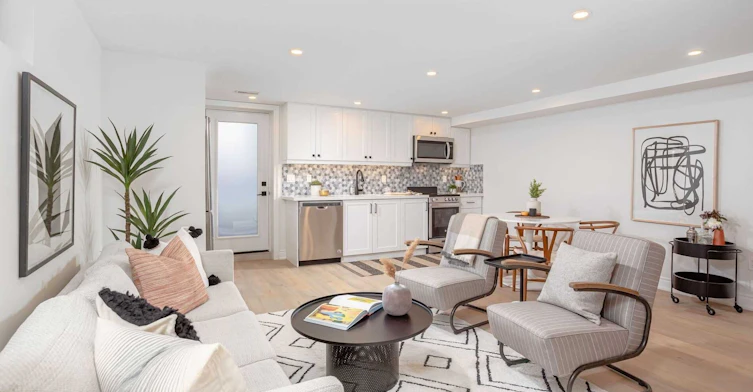 Lower-46 Emerson Avenue, Toronto, ON, M6H 3S8