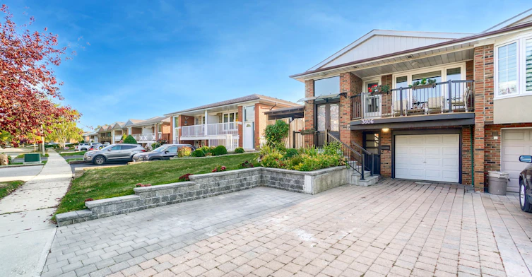 3606 Twinmaple Drive, Mississauga, ON, L4Y 3R1 - 2