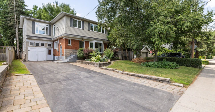 Upper-630 Drury Lane, Burlington, ON, L7R 2X6