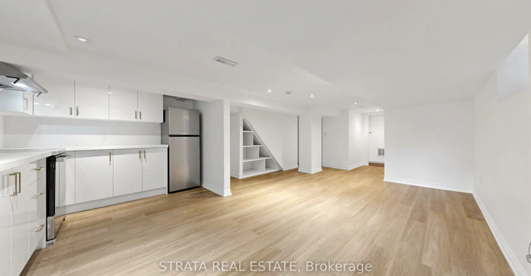 158 Mcroberts Avenue, Toronto, ON, M6E 4P5 - 12