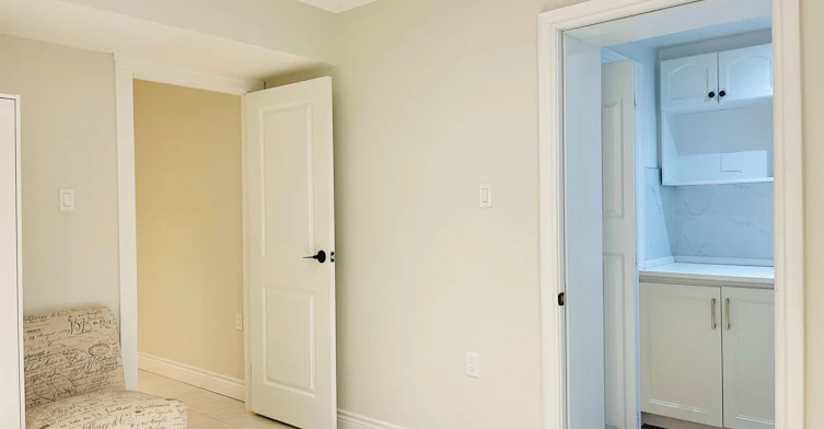 Lower-16 Rustic Road, Toronto, ON, M6L 3C7 - 14