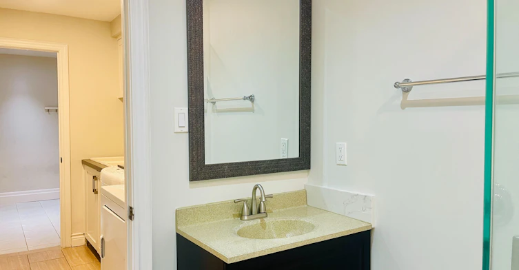 Lower-16 Rustic Road, Toronto, ON, M6L 3C7 - 22