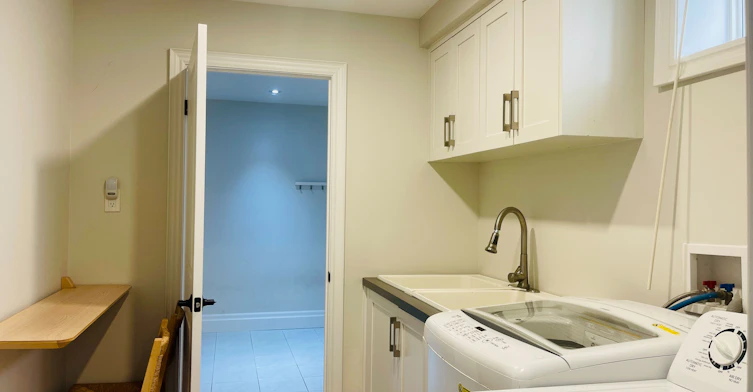 Lower-16 Rustic Road, Toronto, ON, M6L 3C7 - 20