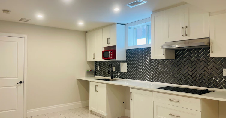Lower-16 Rustic Road, Toronto, ON, M6L 3C7 - 5
