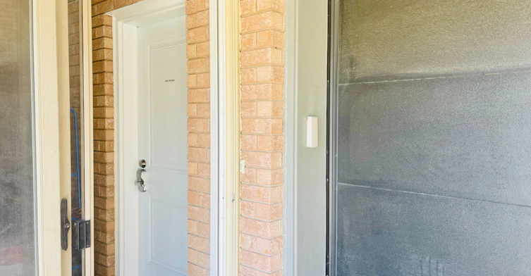 Lower-16 Rustic Road, Toronto, ON, M6L 3C7 - 2