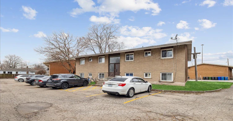 3-2350 Queensway Drive, Burlington, ON, L7R 3T3 - 2