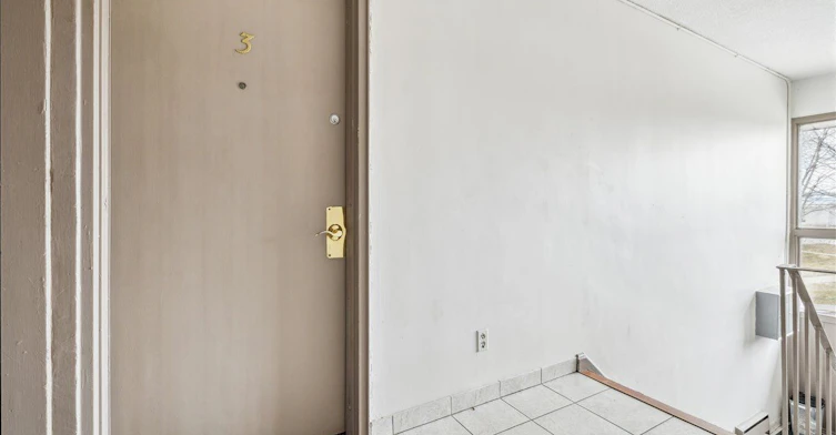 3-2350 Queensway Drive, Burlington, ON, L7R 3T3 - 3