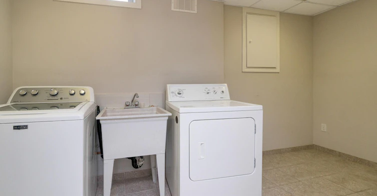 2035 Carleton Court, Burlington, ON, L7P 3S6 - 28