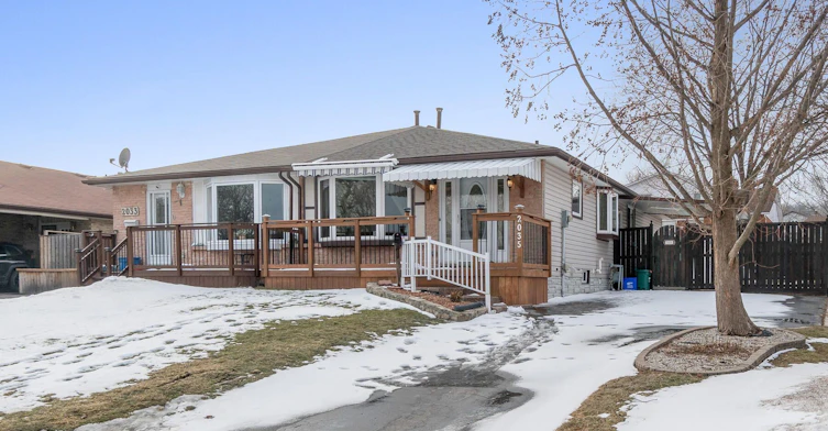 2035 Carleton Court, Burlington, ON, L7P 3S6 - 2