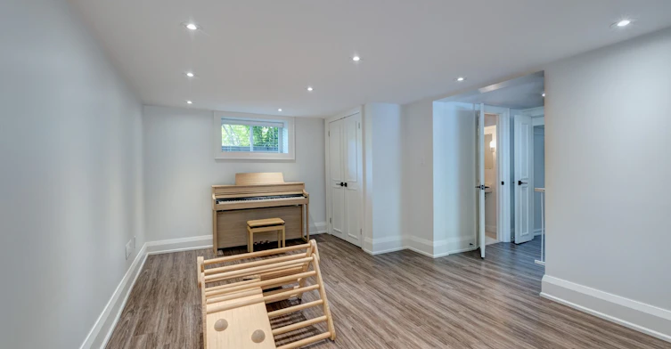 77 Runnymede Road, Toronto, ON, M6S 2Y4 - 28