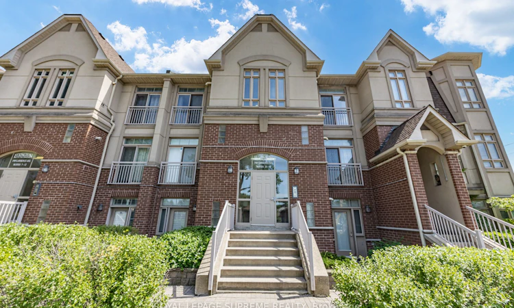 15-1949 Lawrence Avenue W