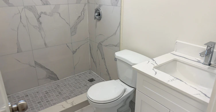 Upper-300 South Kingsway N/A, Toronto, ON, M6S 3T9 - 6